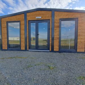 BUNGALOW AMENAGE AVEC CHALET DE JARDIN