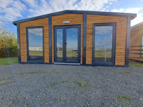 BUNGALOW AMENAGE AVEC CHALET DE JARDIN