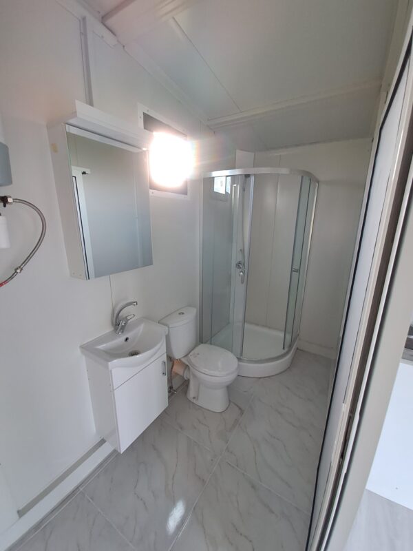 BUNGALOW AMENAGE AVEC CHALET DE JARDIN - Image 3